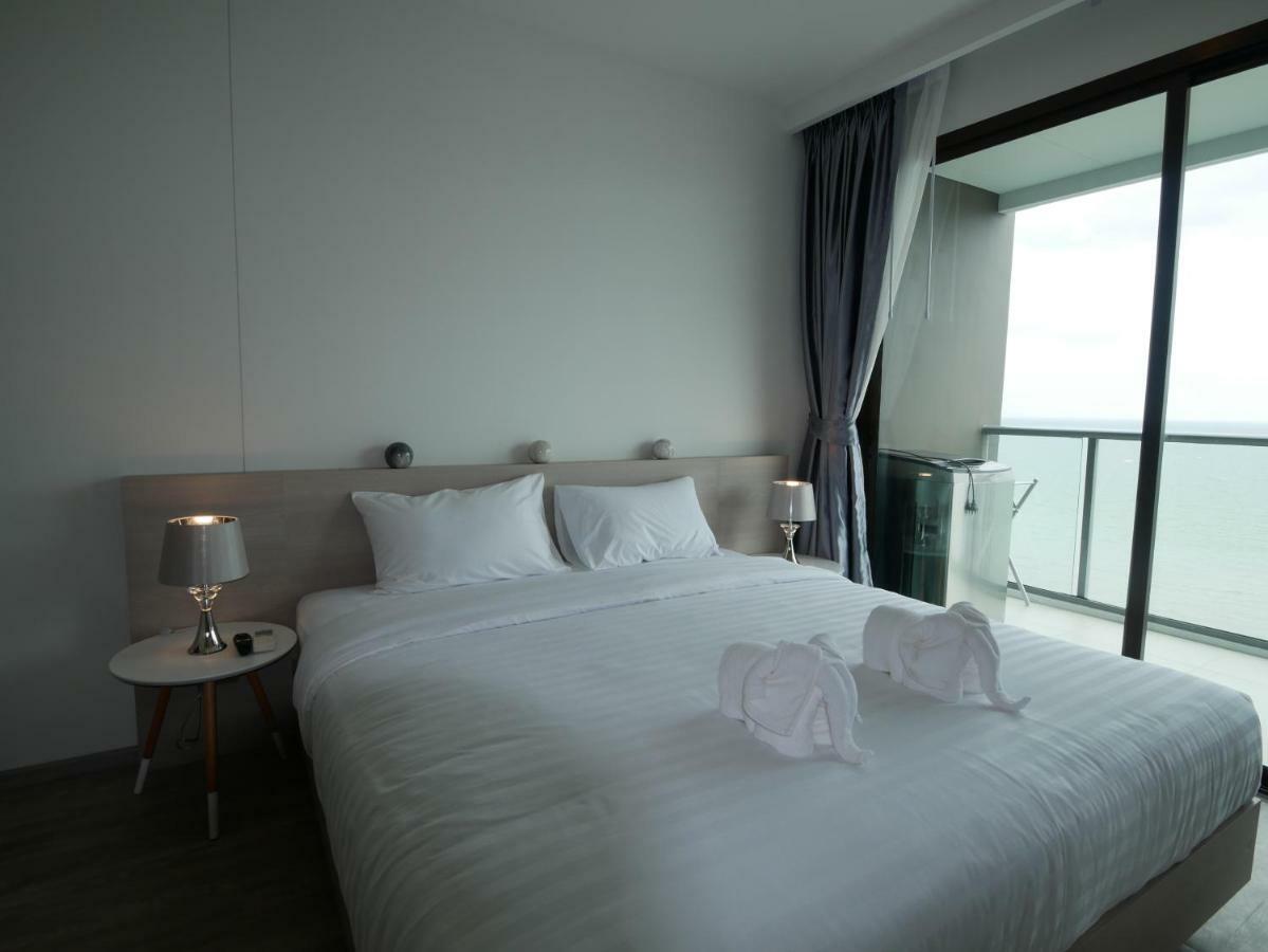 Aeras - The Ultimate Beachfront Experience Jomtien Beach Buitenkant foto