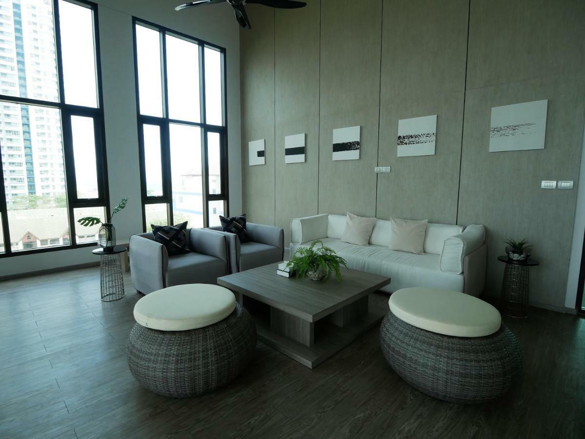 Aeras - The Ultimate Beachfront Experience Jomtien Beach Buitenkant foto