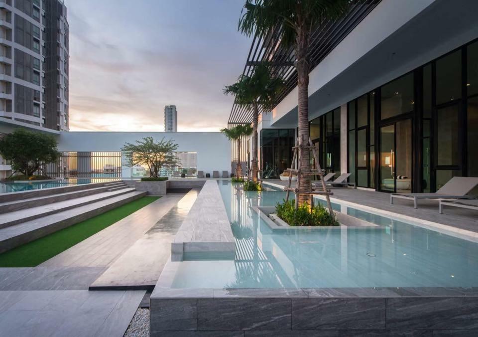 Aeras - The Ultimate Beachfront Experience Jomtien Beach Buitenkant foto