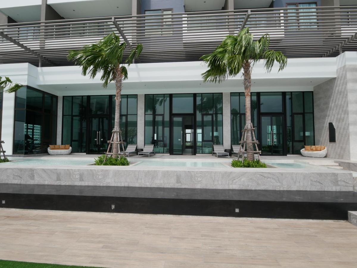 Aeras - The Ultimate Beachfront Experience Jomtien Beach Buitenkant foto